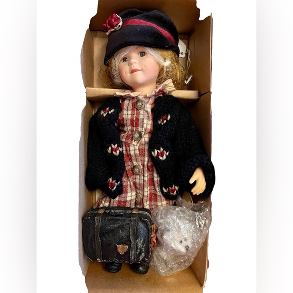 Boyds Collection Vintage Doll - 4824 "Heather" - Picture 2 of 13
